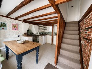 Kitchen_39SJS(2)- click for photo gallery